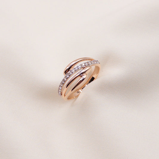 Rose gold ring with cubic zirconia