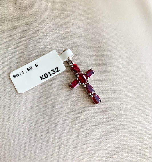 Cruce din aur alb cu un rubin de 1,65 ct