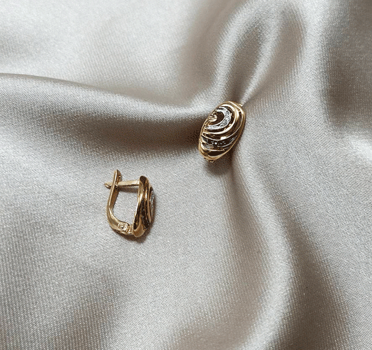 Rose gold earrings with zircon