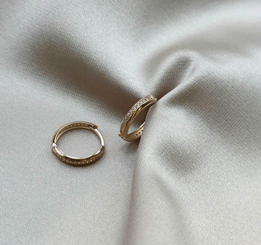 Rose gold earrings with zircon