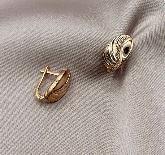 Rose gold earrings with zircon