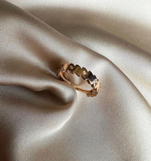 Rose gold ring with zircon