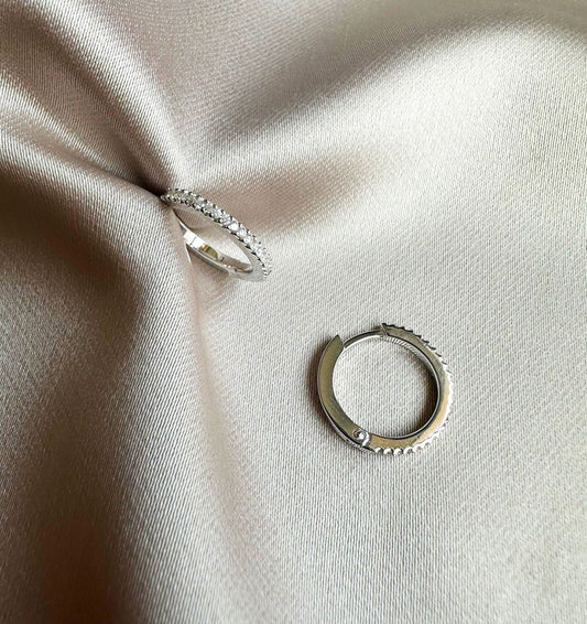 White gold earrings with a 0.23ct diamond