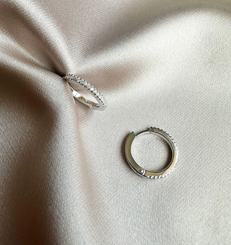 Cercei din aur alb cu diamant de 0,23 ct
