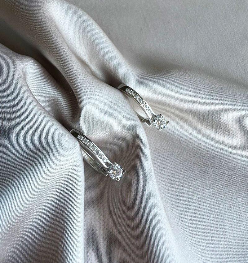 White gold earrings with zircon