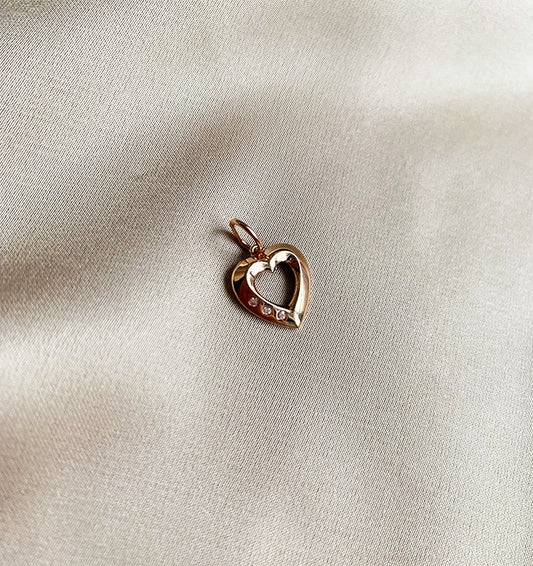 Rose gold pendant with zircon