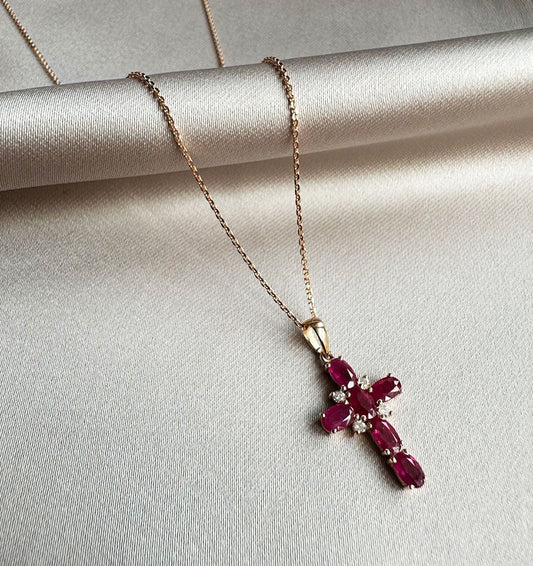 Colier din aur roz cu diamant și rubin de 2,28 ct