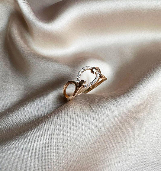 Rose gold ring with zircon