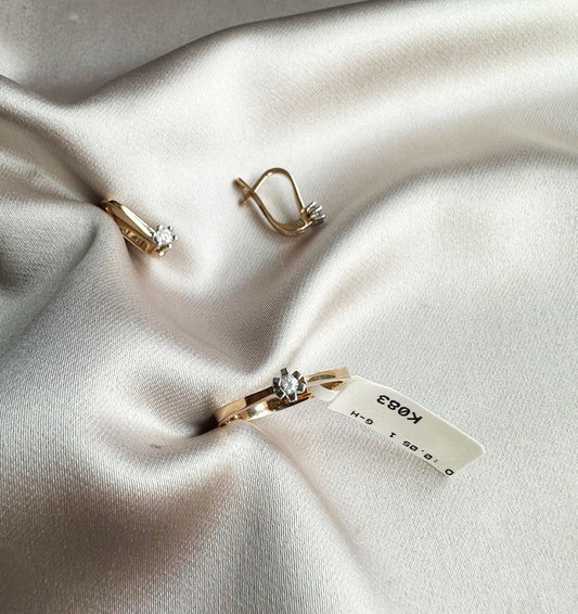 Rose gold earrings with 0.11ct diamond