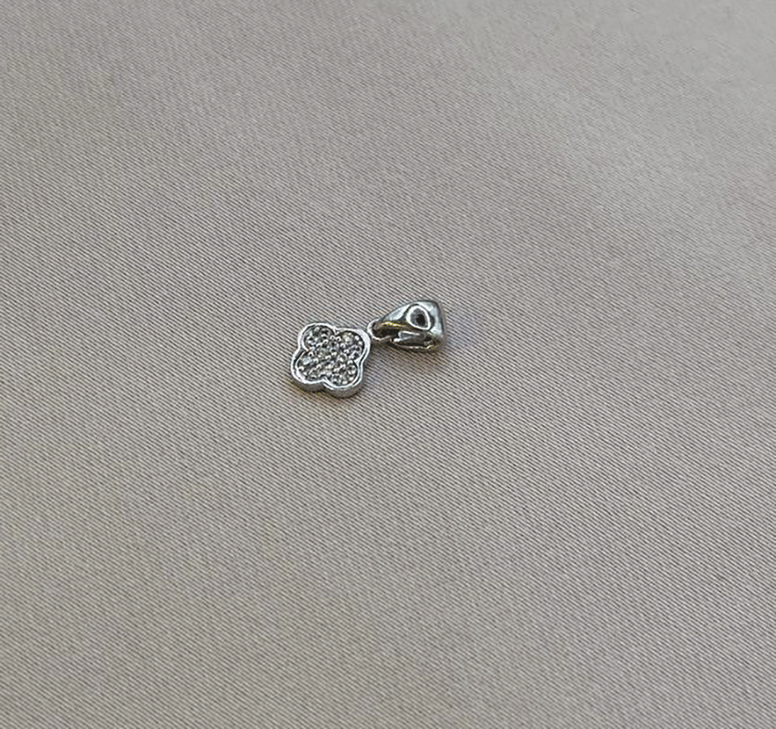 White gold pendant with zircon