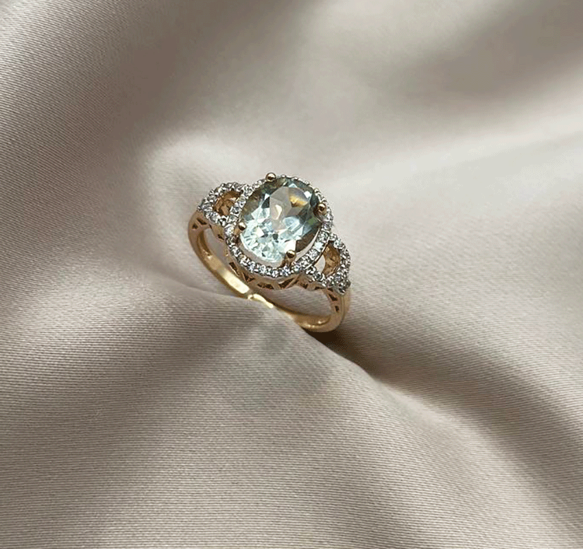 Rose gold ring with zircon