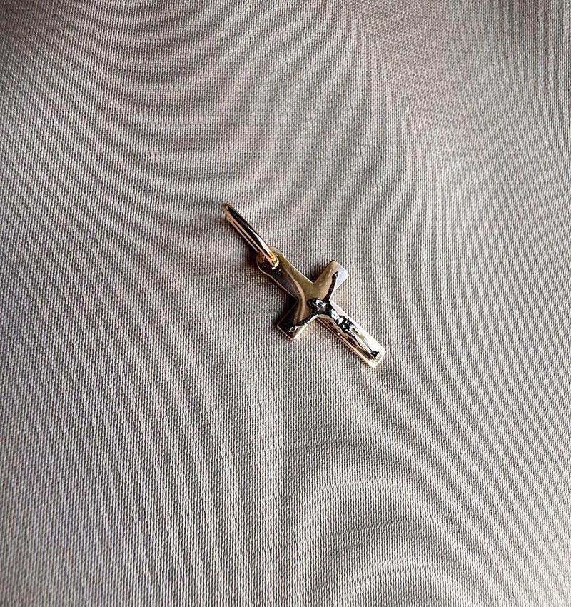 Крестик из розового золота