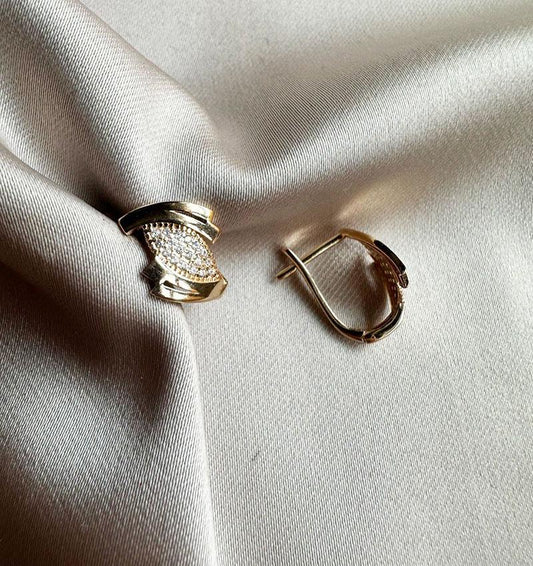 Rose gold earrings with zircon