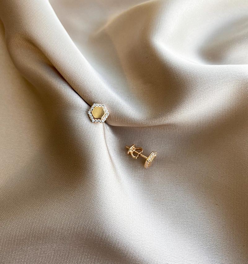 Rose gold earrings with zircon