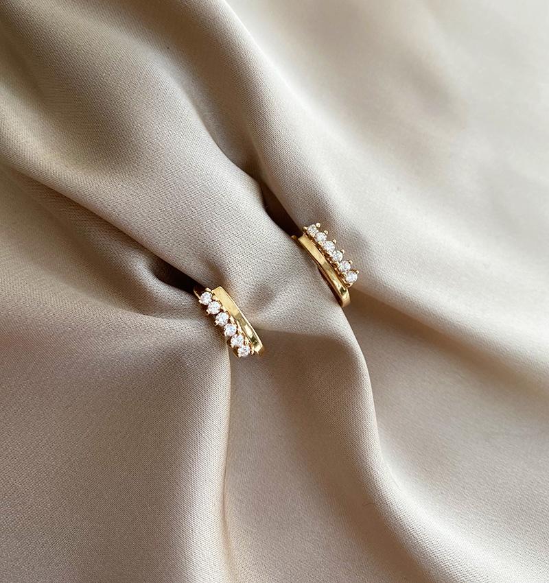 Rose gold earrings with zircon