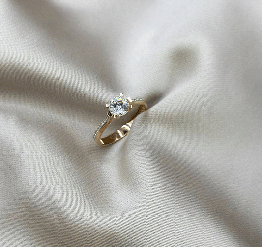 Помолвочное кольцо из розового золота