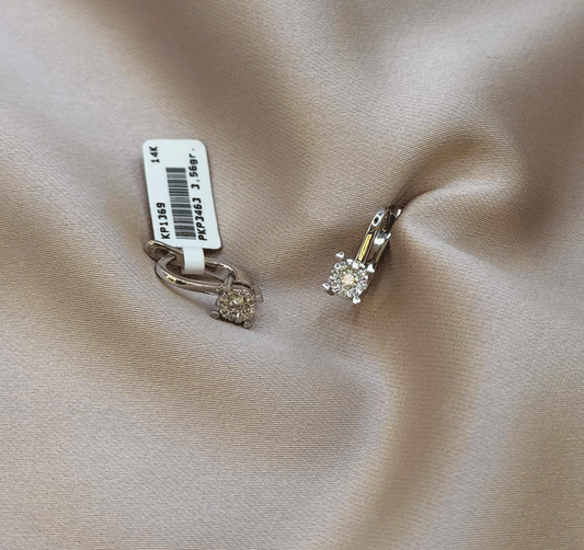 White gold earrings with a 0.29ct diamond