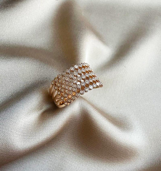 Rose gold ring with zircon