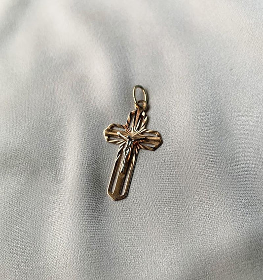 Крестик из розового золота