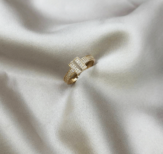 Rose gold ring with cubic zirconia