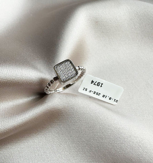 White gold ring with a 1.1ct diamond