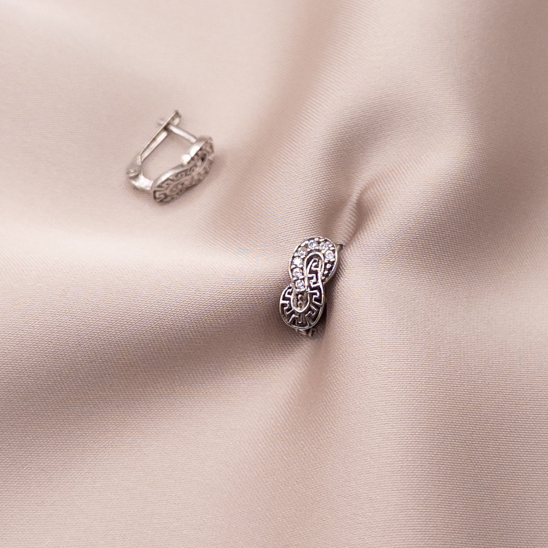 Серьги из серебра с цирконом