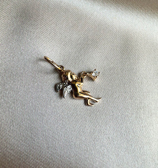 Rose gold pendant with zircon