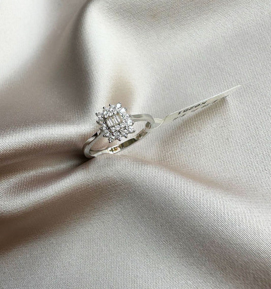White gold ring with a 0.24ct diamond