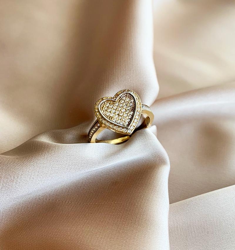 Yellow gold ring with zircon