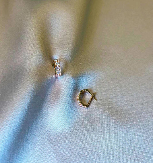 Rose gold earrings with zircon