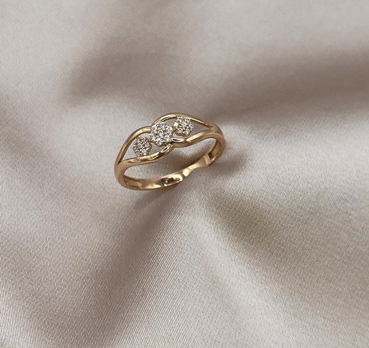 Rose gold ring with cubic zirconia