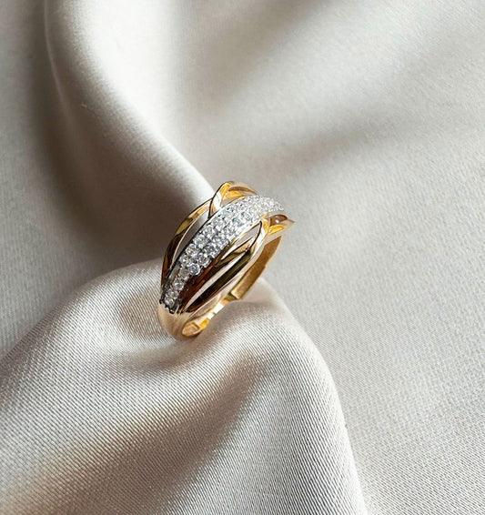 Rose gold ring with zircon