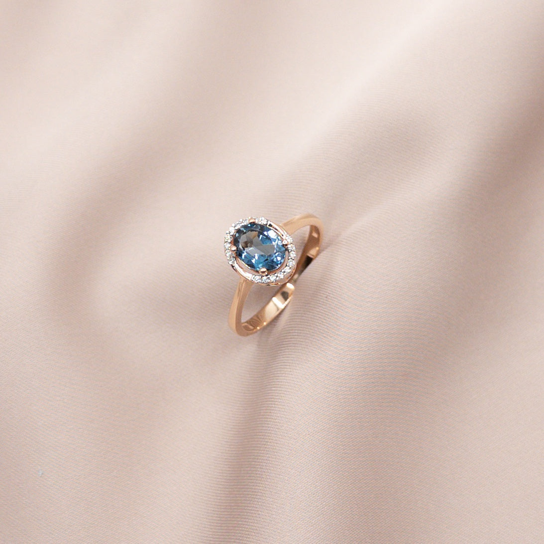 Rose gold engagement ring with zircon