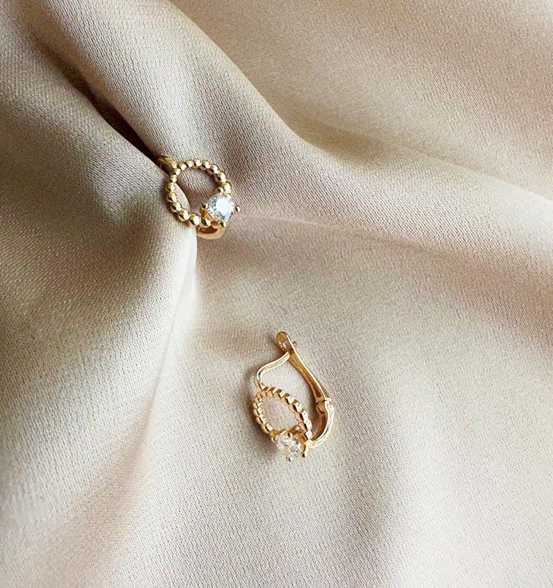 Rose gold earrings with zircon