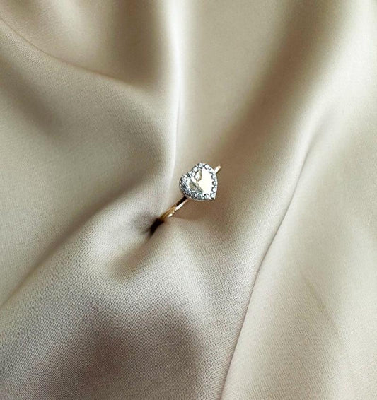 Rose gold ring with zircon