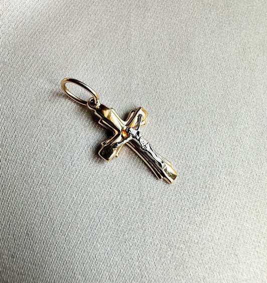 Крестик из розового золота
