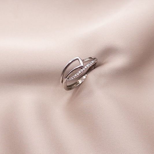 Sterling silver ring with zircon