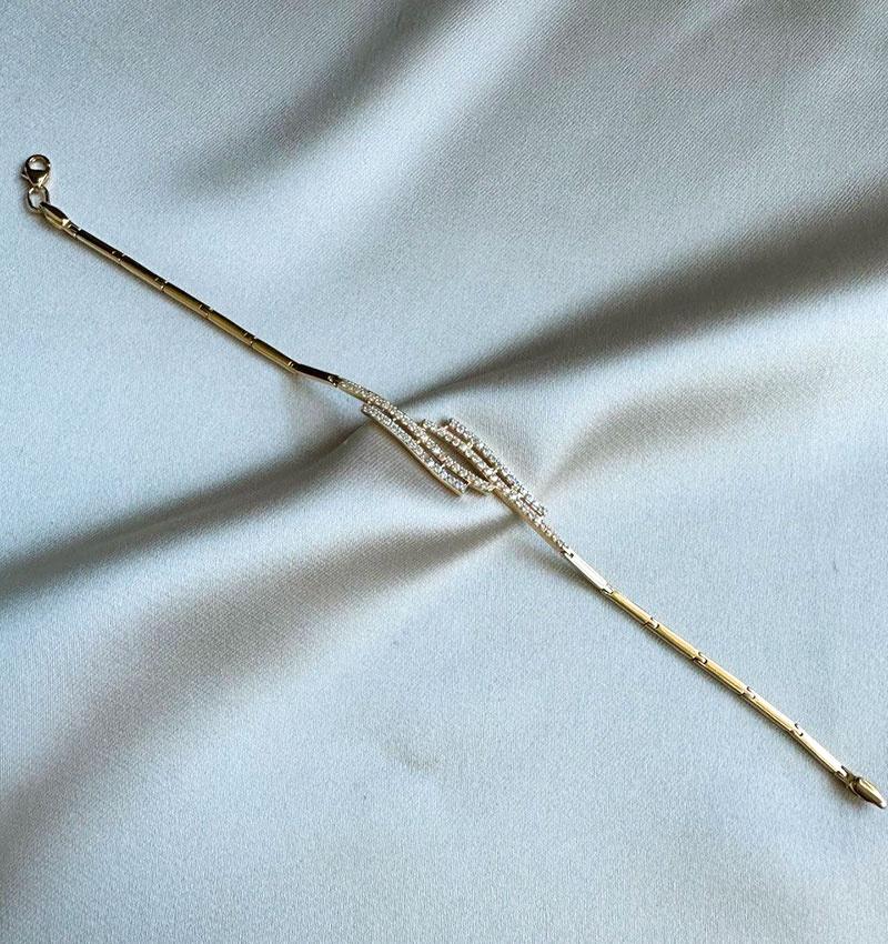 Rose gold bracelet with zircon