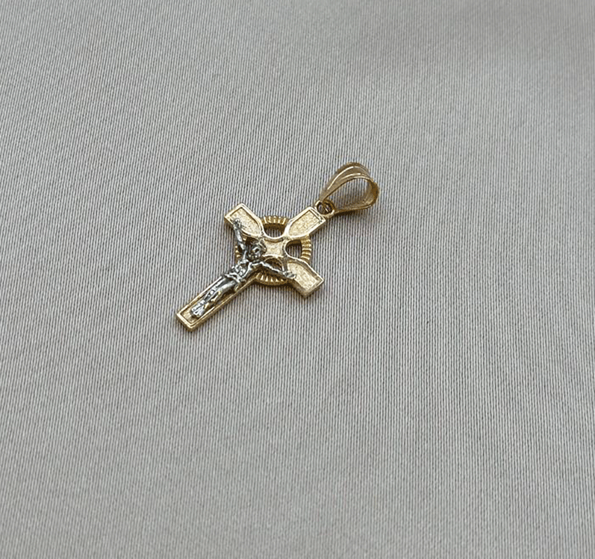 Крестик из розового золота