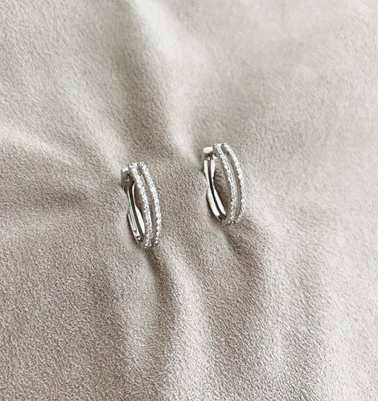 White gold earrings with a 0.41ct diamond