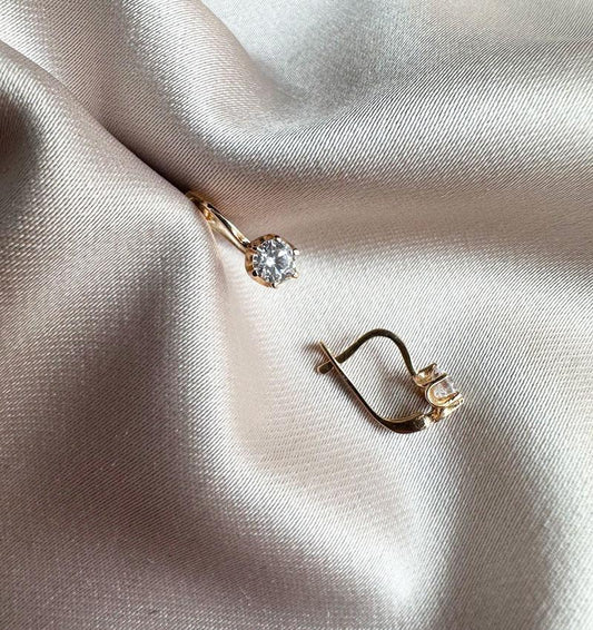 Rose gold earrings with zircon