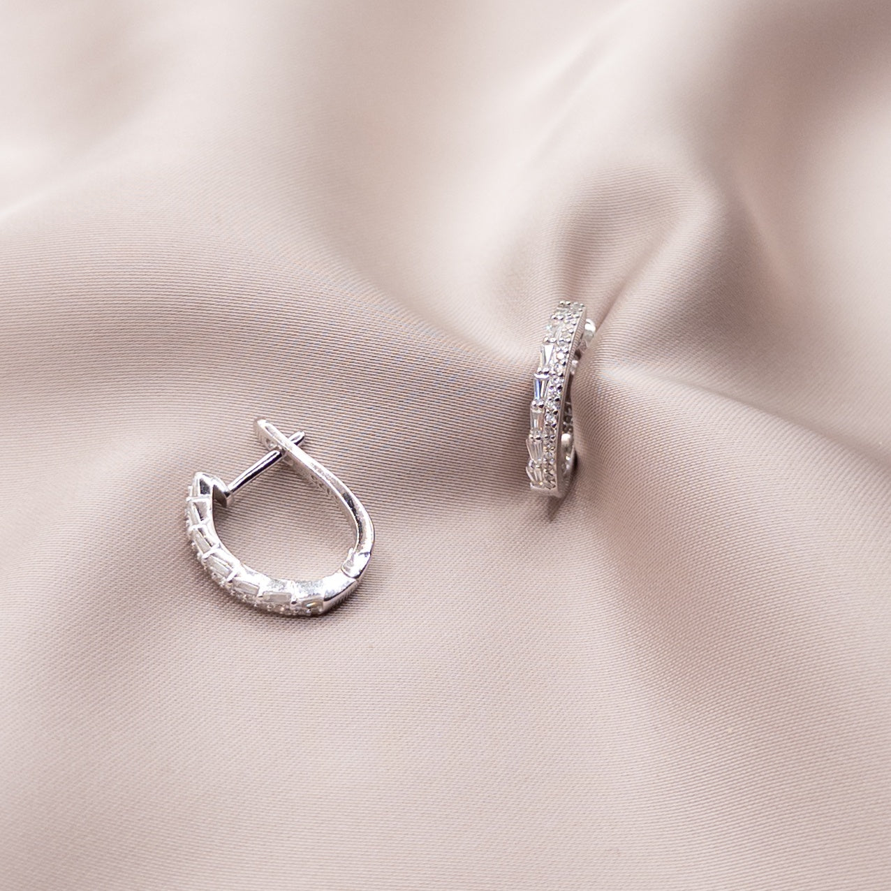 Silver set with zircon
