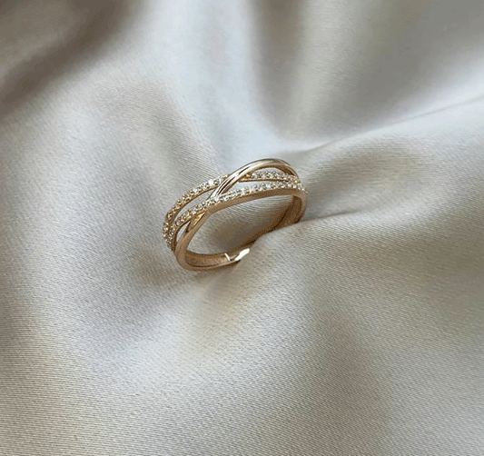 Rose gold ring with cubic zirconia