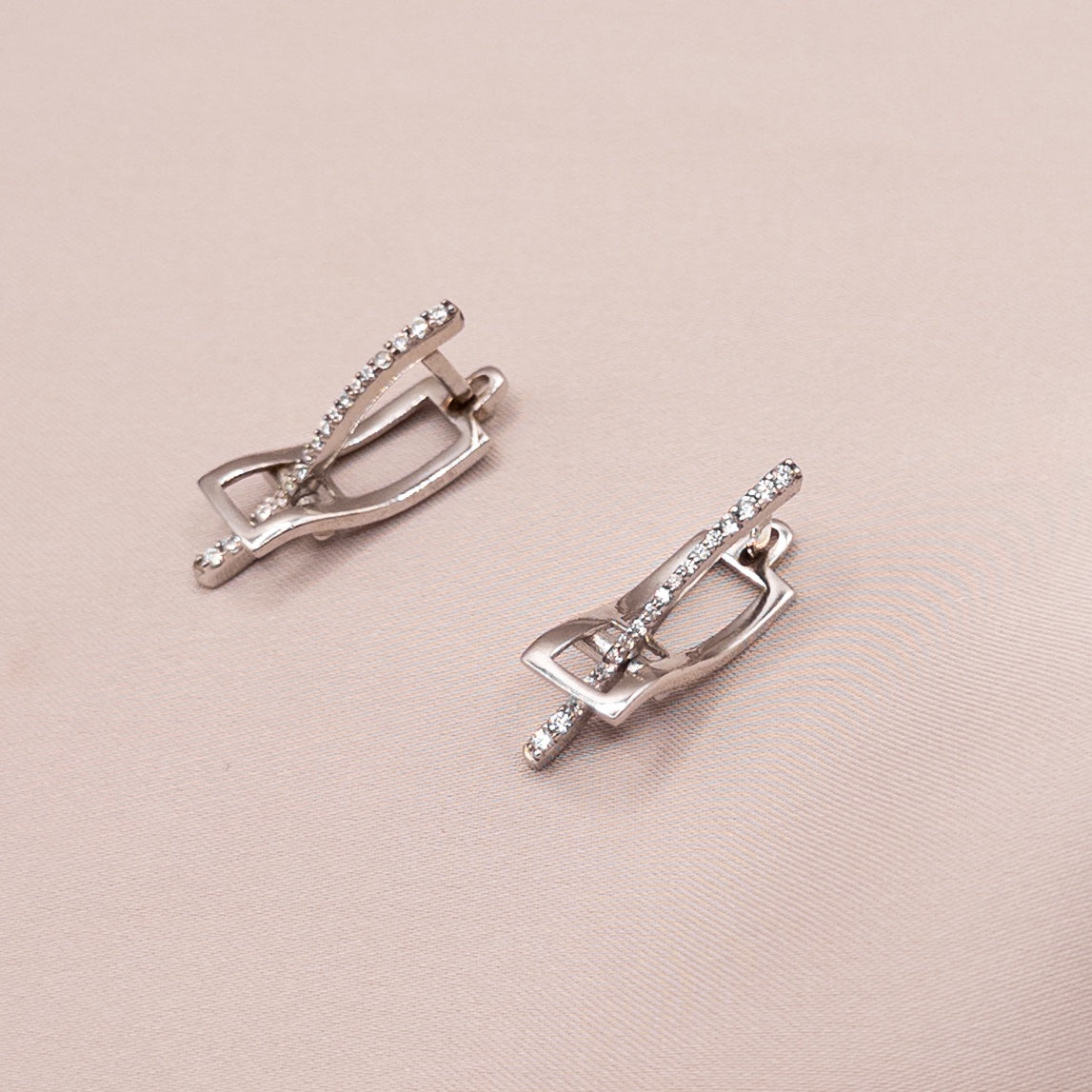 Серьги из серебра с цирконом