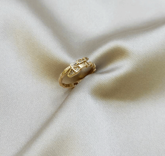 Rose gold ring with zircon