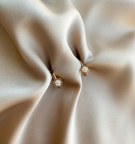 Rose gold earrings with zircon