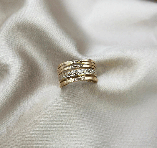 Rose gold ring with cubic zirconia