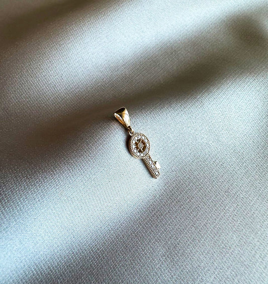 Rose gold pendant with zircon