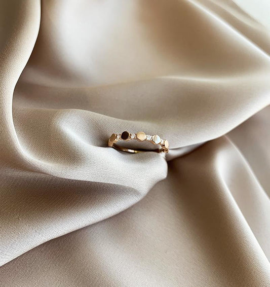 Rose gold ring with zircon