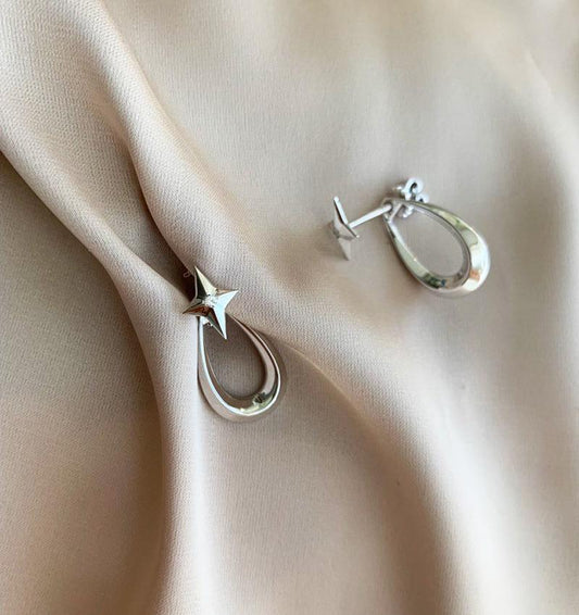 White gold earrings with a 0.04ct diamond